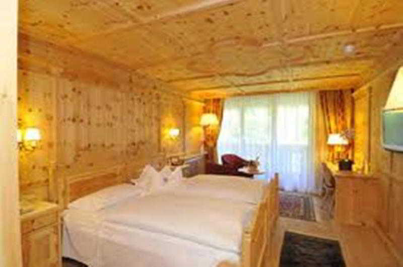 Hotel Perla Мадонна-ди-Кампильо Экстерьер фото