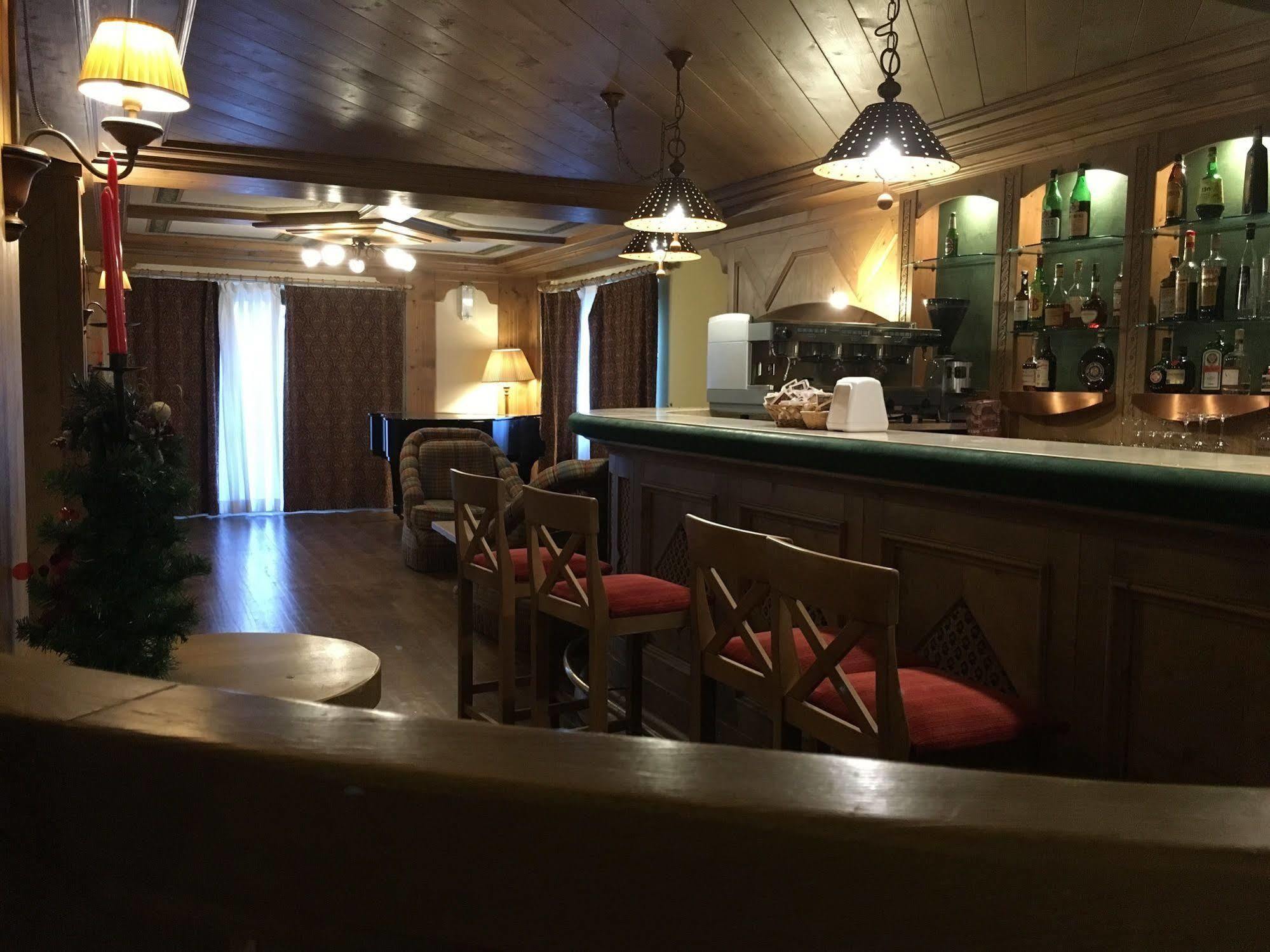 Hotel Perla Мадонна-ди-Кампильо Экстерьер фото