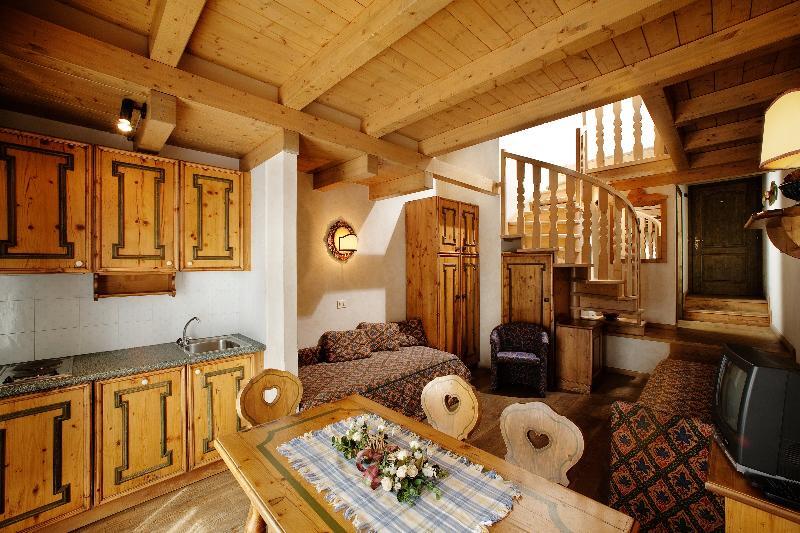 Hotel Perla Мадонна-ди-Кампильо Экстерьер фото